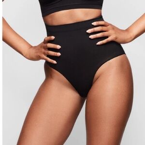 NEW SKIMS Seamless Sculpt Mid Waist Brief in Black M